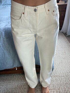 Levi’s Premium Cream Straight-Leg Jeans – Size 26